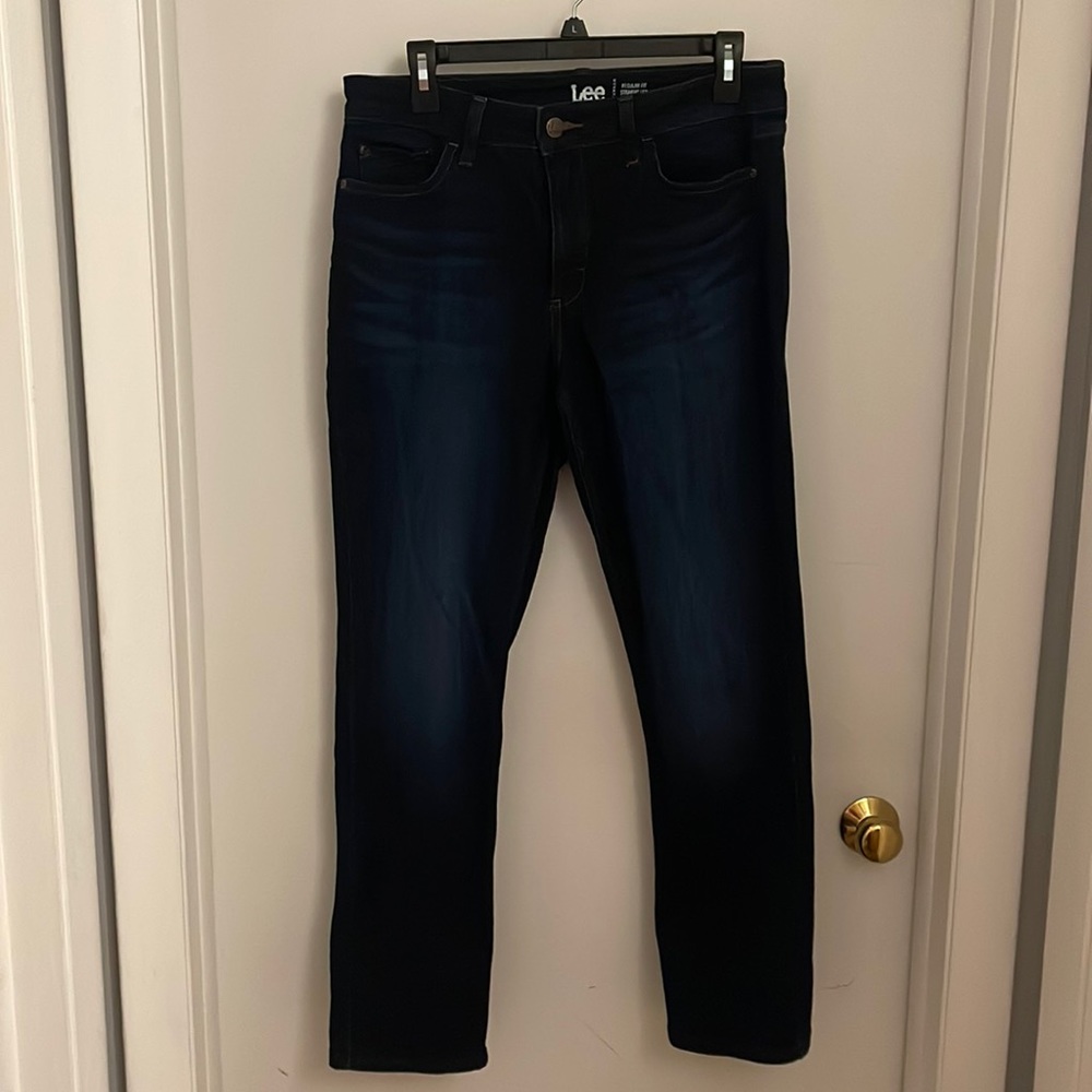 Dark blue Lee women jeans.